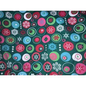 SB Scrubs Nurse Scrub Top Christmas Winter Snowflake Classic Emerald Size Small